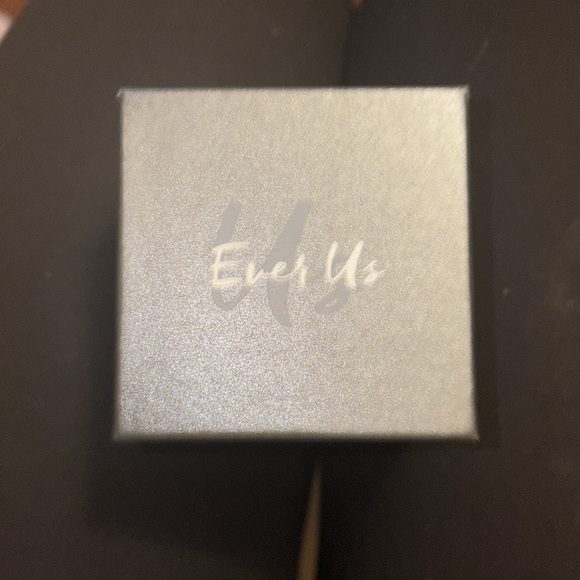 Ever Us ring size 5.5. Beautiful ring. - Picture 9 of 13